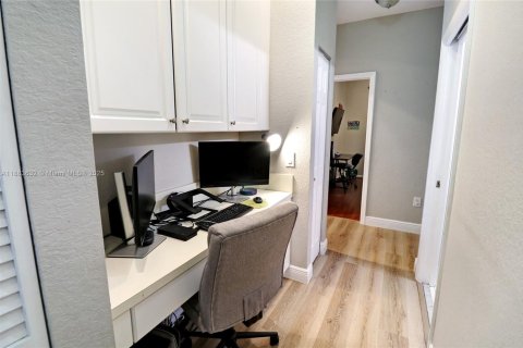 Townhouse in Pembroke Pines, Florida 3 bedrooms, 125.23 sq.m. № 1929827 - photo 13