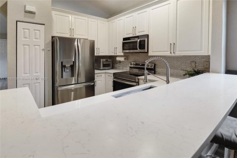 Townhouse in Pembroke Pines, Florida 3 bedrooms, 125.23 sq.m. № 1929827 - photo 11