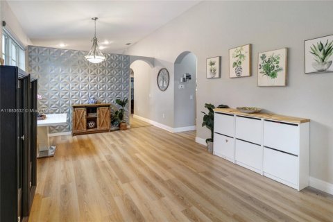 Townhouse in Pembroke Pines, Florida 3 bedrooms, 125.23 sq.m. № 1929827 - photo 7