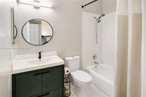 Townhouse in Pembroke Pines, Florida 3 bedrooms, 125.23 sq.m. № 1929827 - photo 22