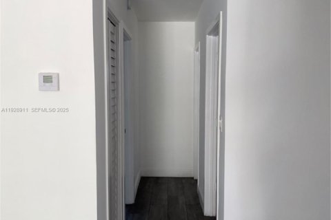 Casa en alquiler en Miami, Florida, 1 dormitorio № 1987867 - foto 4