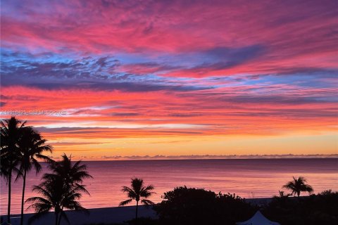 Condo in Miami Beach, Florida, 2 bedrooms  № 2056259 - photo 21