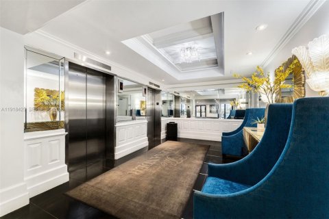 Condo in Miami Beach, Florida, 2 bedrooms  № 2056259 - photo 25