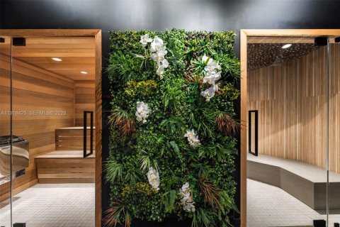 Condo in Miami Beach, Florida, 2 bedrooms  № 2056259 - photo 27