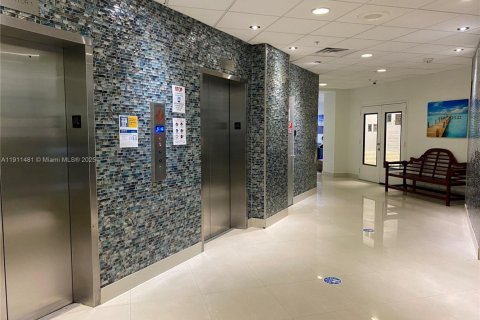 Купить кондоминиум в Санни-Айлс-Бич, Флорида 1 спальня, 93.37м2, № 1967323 - фото 18