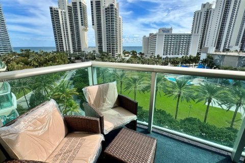 Купить кондоминиум в Санни-Айлс-Бич, Флорида 1 спальня, 93.37м2, № 1967323 - фото 1