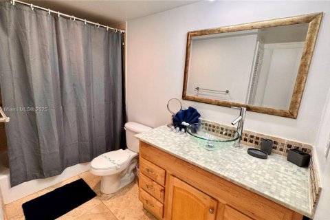 Купить кондоминиум в Санни-Айлс-Бич, Флорида 1 спальня, 93.37м2, № 1967323 - фото 7