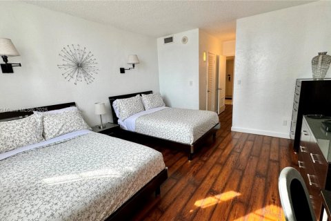 Купить кондоминиум в Санни-Айлс-Бич, Флорида 1 спальня, 93.37м2, № 1967323 - фото 11