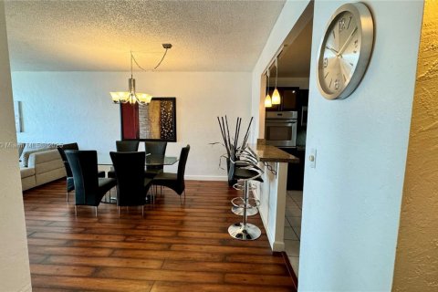 Купить кондоминиум в Санни-Айлс-Бич, Флорида 1 спальня, 93.37м2, № 1967323 - фото 6