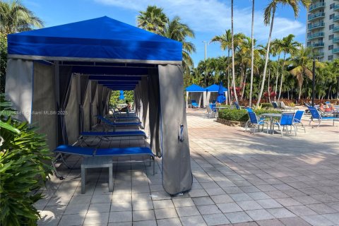 Купить кондоминиум в Санни-Айлс-Бич, Флорида 1 спальня, 93.37м2, № 1967323 - фото 26