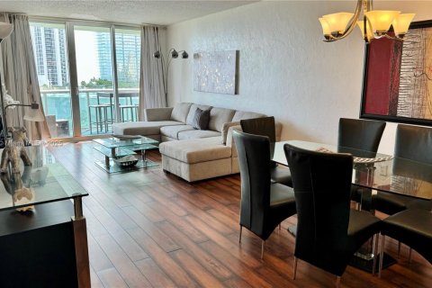 Купить кондоминиум в Санни-Айлс-Бич, Флорида 1 спальня, 93.37м2, № 1967323 - фото 3