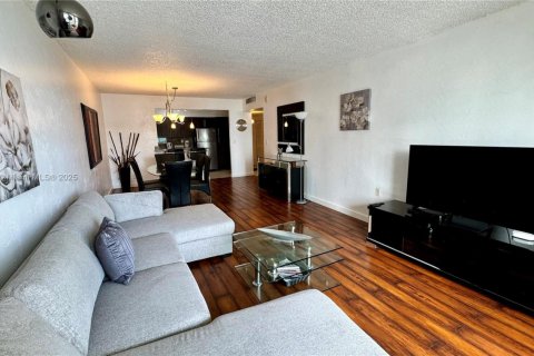 Купить кондоминиум в Санни-Айлс-Бич, Флорида 1 спальня, 93.37м2, № 1967323 - фото 4