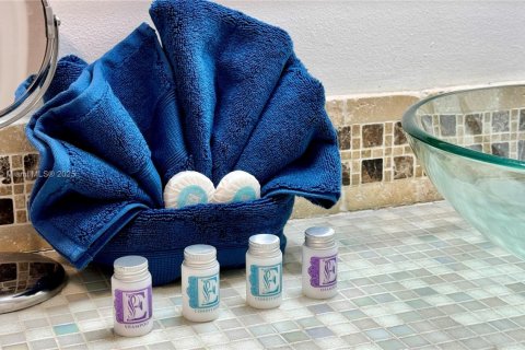 Купить кондоминиум в Санни-Айлс-Бич, Флорида 1 спальня, 93.37м2, № 1967323 - фото 8