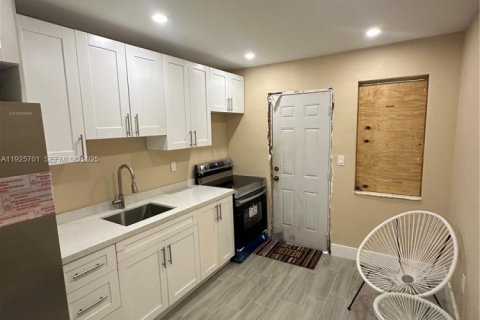 Appartement à louer à Miami, Floride: 2 chambres, 207.54 m2 № 1986091 - photo 1