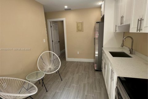 Appartement à louer à Miami, Floride: 2 chambres, 207.54 m2 № 1986091 - photo 11