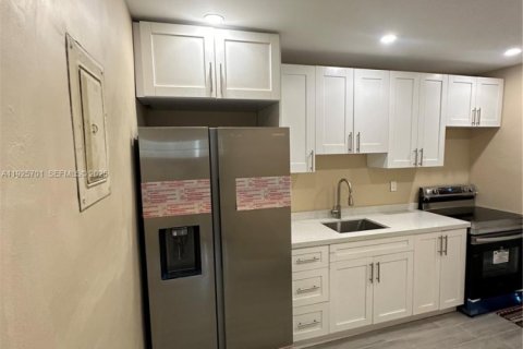 Appartement à louer à Miami, Floride: 2 chambres, 207.54 m2 № 1986091 - photo 3