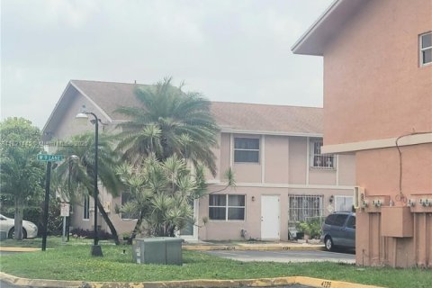 Condominio en venta en Hialeah, Florida, 2 dormitorios, 80.92 m2 № 1781689 - foto 13