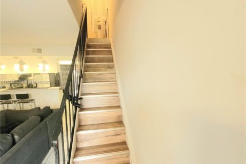 Condominio en venta en Hialeah, Florida, 2 dormitorios, 80.92 m2 № 1781689 - foto 7
