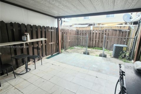 Condominio en venta en Hialeah, Florida, 2 dormitorios, 80.92 m2 № 1781689 - foto 6
