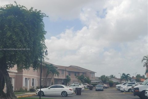 Condominio en venta en Hialeah, Florida, 2 dormitorios, 80.92 m2 № 1781689 - foto 14