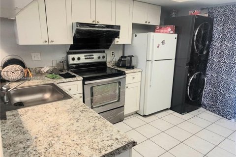 Condominio en venta en Hialeah, Florida, 2 dormitorios, 80.92 m2 № 1781689 - foto 5