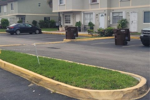 Condominio en venta en Hialeah, Florida, 2 dormitorios, 80.92 m2 № 1781689 - foto 16