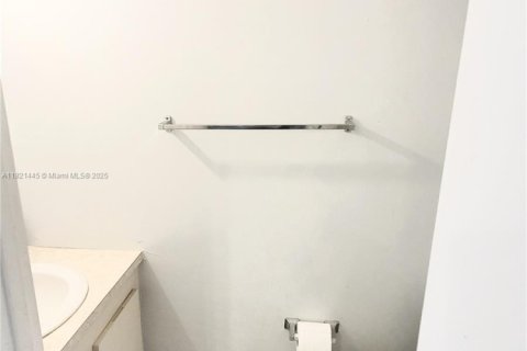 Condominio en venta en Hialeah, Florida, 2 dormitorios, 80.92 m2 № 1781689 - foto 8