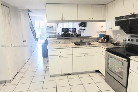 Condominio en venta en Hialeah, Florida, 2 dormitorios, 80.92 m2 № 1781689 - foto 3