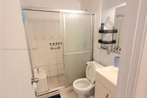 Condominio en venta en Hialeah, Florida, 2 dormitorios, 80.92 m2 № 1781689 - foto 12