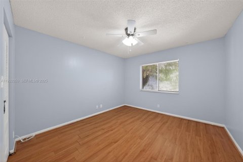 Condo in Miami, Florida, 1 bedroom  № 1993595 - photo 15