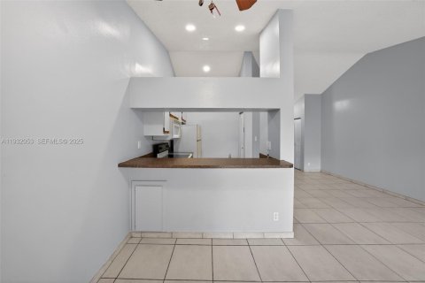 Condo in Miami, Florida, 1 bedroom  № 1993595 - photo 10