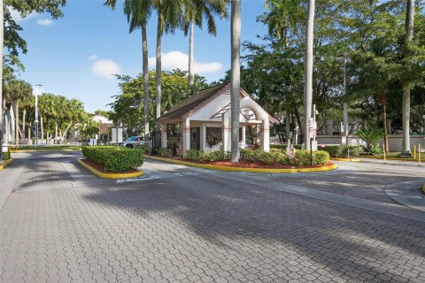 Condo in Miami, Florida, 1 bedroom  № 1993595 - photo 28