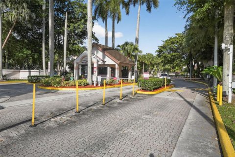 Condo in Miami, Florida, 1 bedroom  № 1993595 - photo 27