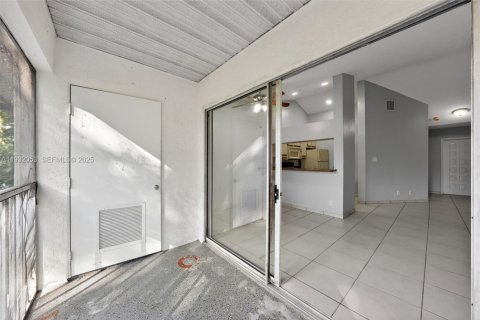 Condo in Miami, Florida, 1 bedroom  № 1993595 - photo 20
