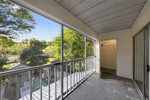 Condo in Miami, Florida, 1 bedroom  № 1993595 - photo 23