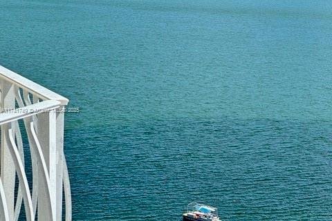 Condo in North Bay Village, Florida, 2 bedrooms  № 1729522 - photo 16
