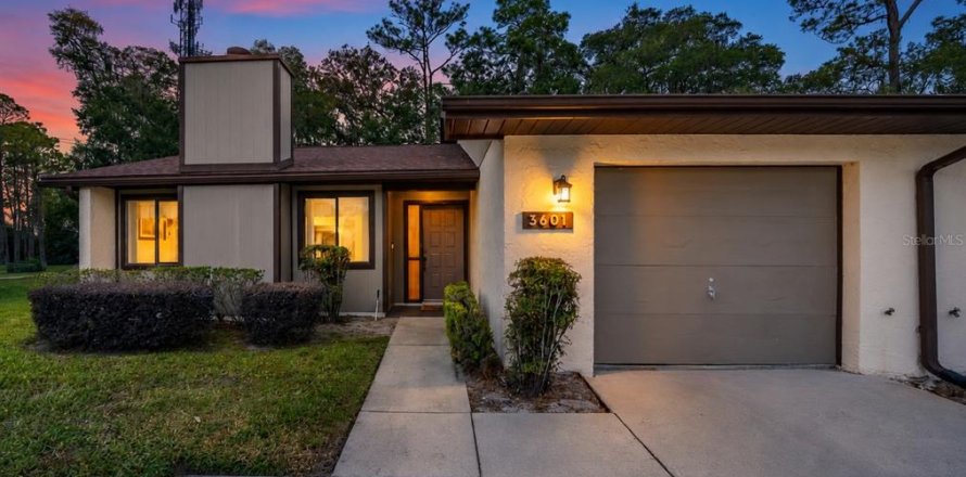 Adosado en Ocala, Florida 2 dormitorios, 126.35 m2 № 2141984