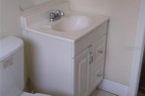 House in Orlando, Florida 3 bedrooms, 139.35 sq.m. № 2224415 - photo 5