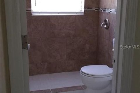 House in Orlando, Florida 3 bedrooms, 139.35 sq.m. № 2224415 - photo 6