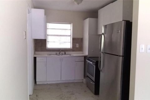 House in Orlando, Florida 3 bedrooms, 139.35 sq.m. № 2224415 - photo 8