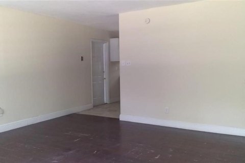 House in Orlando, Florida 3 bedrooms, 139.35 sq.m. № 2224415 - photo 9