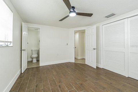 House in Holiday, Florida 3 bedrooms, 122.63 sq.m. № 1900829 - photo 15