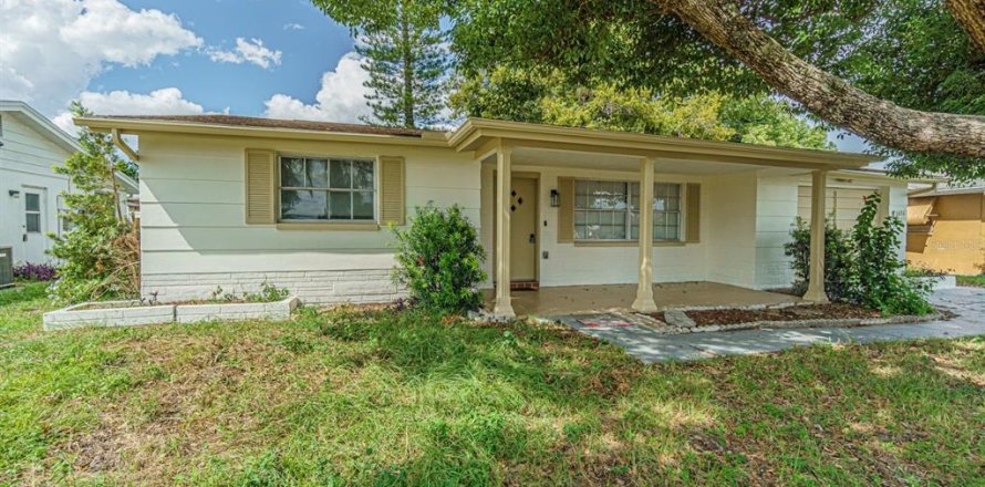 House in Holiday, Florida 3 bedrooms, 122.63 sq.m. № 1900829