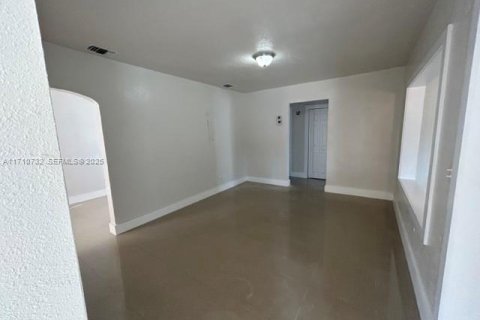 Villa ou maison à louer à Miami, Floride: 4 chambres, 102.19 m2 № 2038179 - photo 9