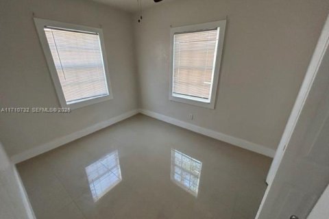 Villa ou maison à louer à Miami, Floride: 4 chambres, 102.19 m2 № 2038179 - photo 3