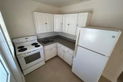 Villa ou maison à louer à Miami, Floride: 4 chambres, 102.19 m2 № 2038179 - photo 5