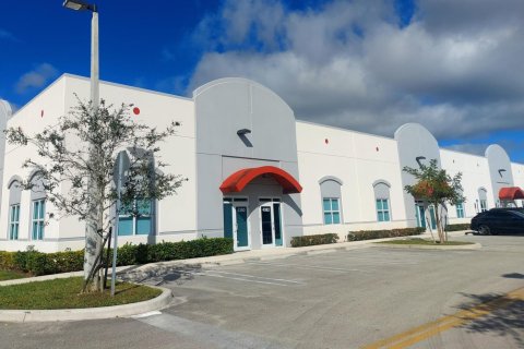 Propiedad comercial en alquiler en Coral Springs, Florida № 981948 - foto 1