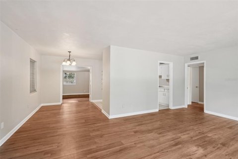 House in Gainesville, Florida 3 bedrooms, 129.97 sq.m. № 1799742 - photo 6