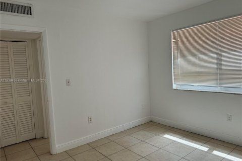 Condominio en alquiler en North Miami Beach, Florida, 1 dormitorio, 49.24 m2 № 2018327 - foto 10
