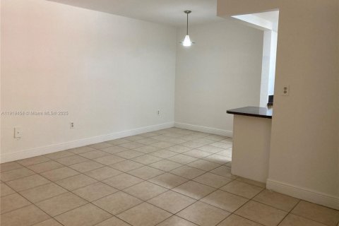 Condominio en alquiler en North Miami Beach, Florida, 1 dormitorio, 49.24 m2 № 2018327 - foto 4